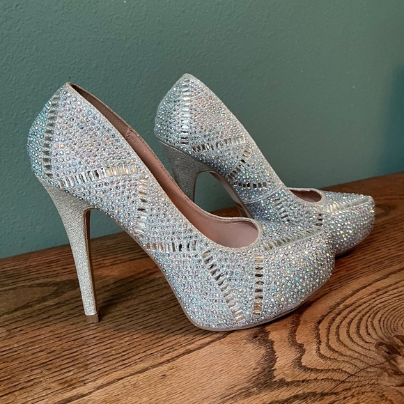 Lauren Lorraine Beautiful Silver Shimmer Sparkling Spike Heels   Size 8.5 - Picture 1 of 13